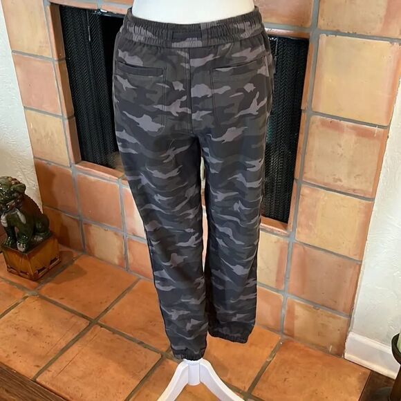 Athleta Camo Farallon Jogger, 2! - Picture 6 of 10